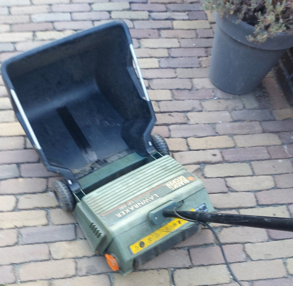 Verticuteer of ontmosser voor klein gazon, Tuin en Terras, Verticuteermachines, Ophalen, Gebruikt, Elektrisch, Black en Decker