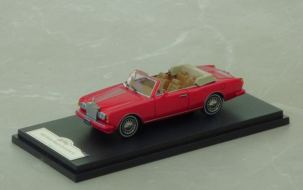 schaal 1-64 1993 Rolls Royce Corniche IV (rood, cream kap), Ophalen of Verzenden, Nieuw, Auto
