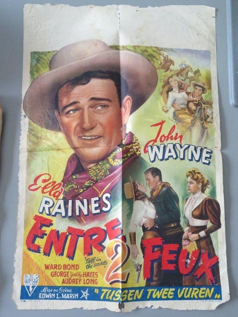 oude film poster Entre 2 feux John Wayne Ella Raines 1948, Verzamelen, Verzenden, Zo goed als nieuw, Film en Tv