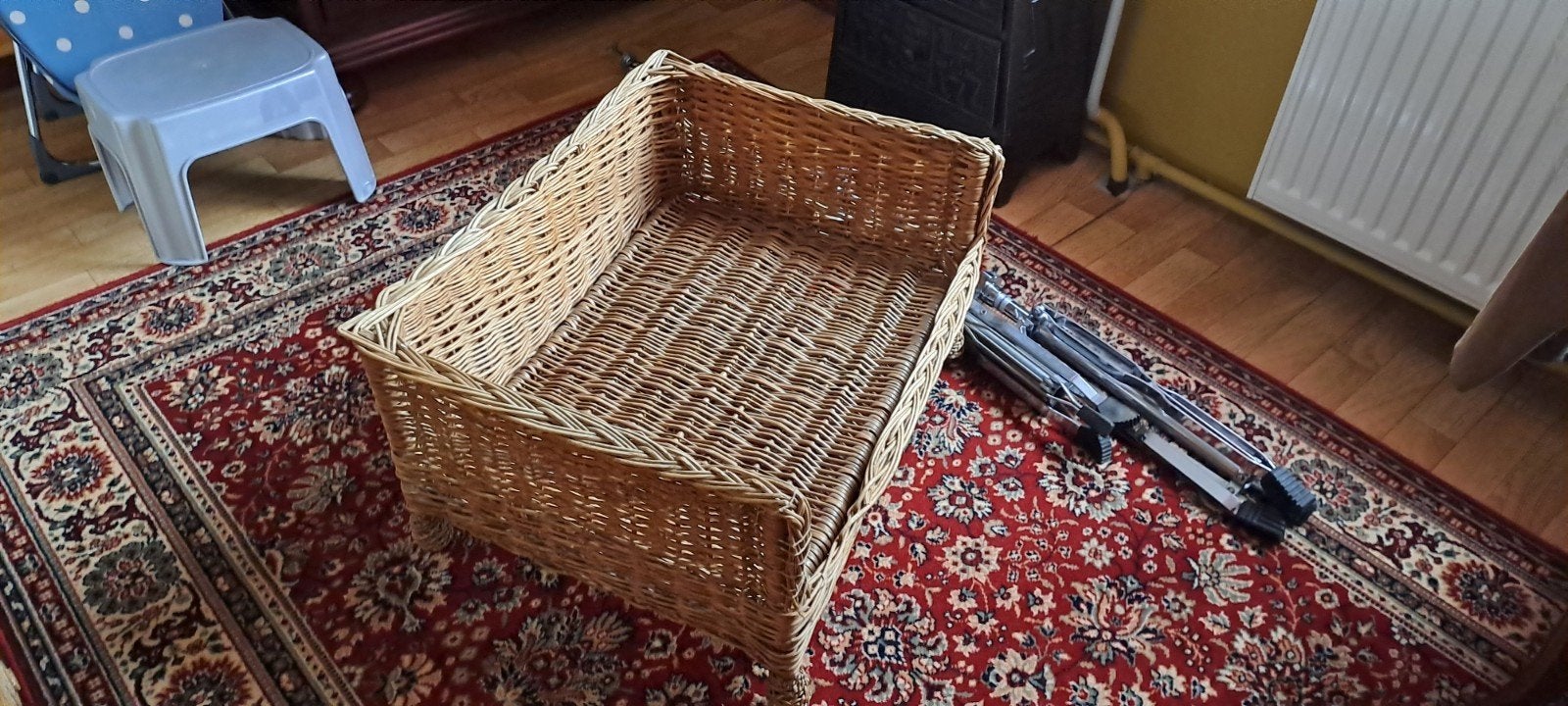 rieten hondenmand op pootjes, Dieren en Toebehoren, Ophalen, Gebruikt, Riet
