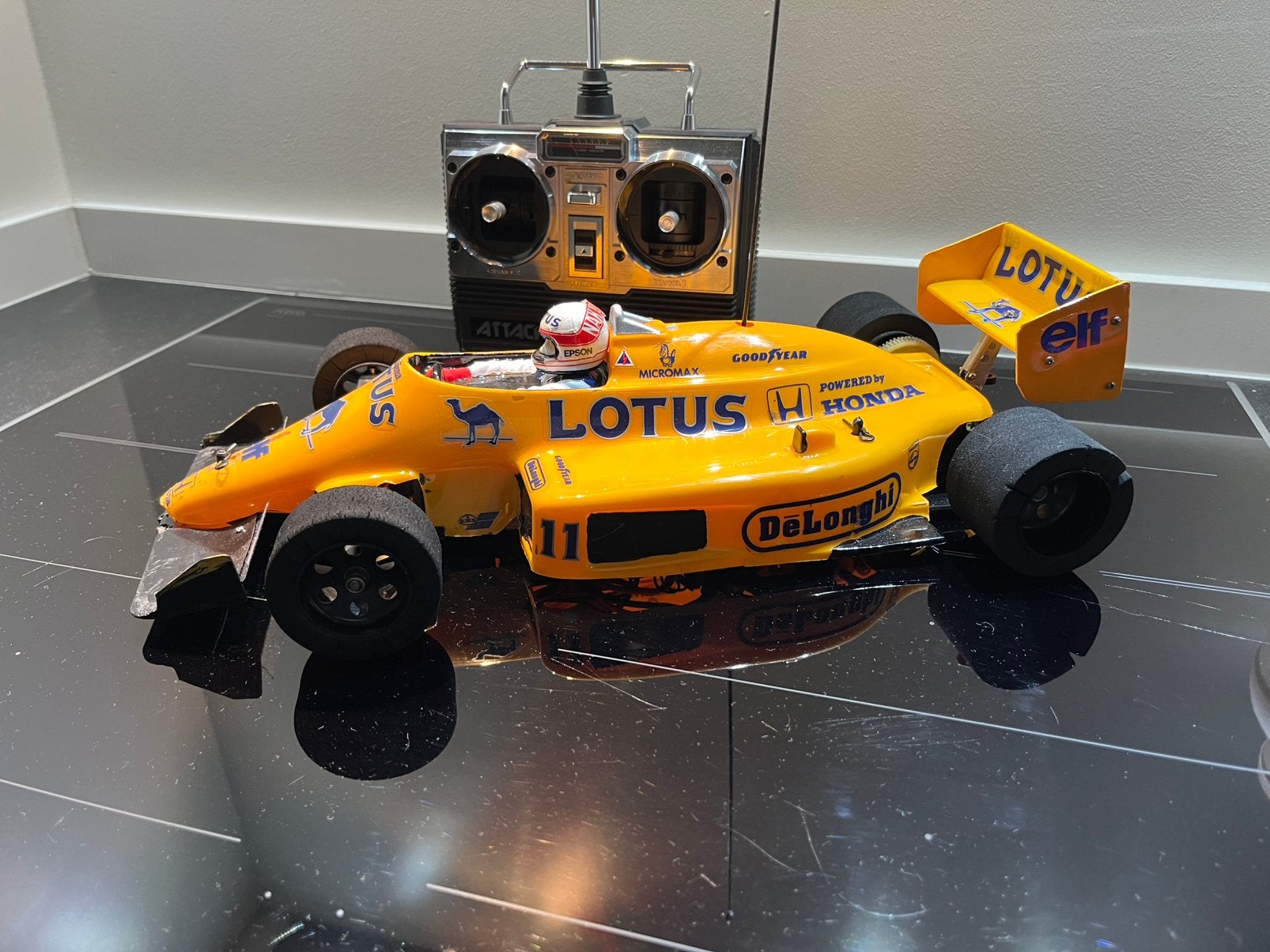 Tamiya Lotus 99T, Échelle 1:10, Enlèvement ou Envoi, Voiture on road, Utilisé