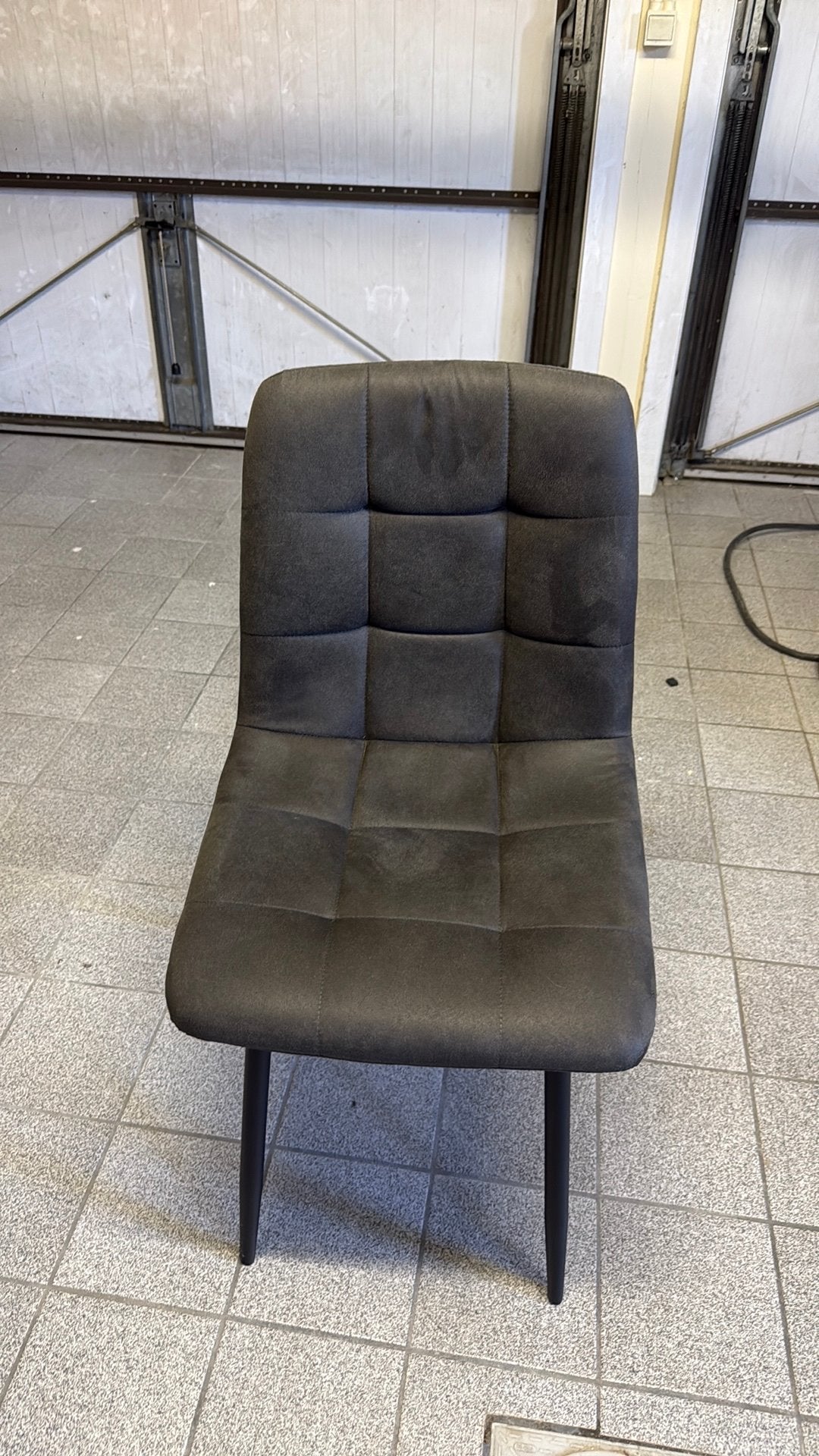 Tres bonnes chaises a vendre, Maison & Meubles, Chaises, Comme neuf, Brun, Enlèvement, Cinq, Six Chaises ou plus