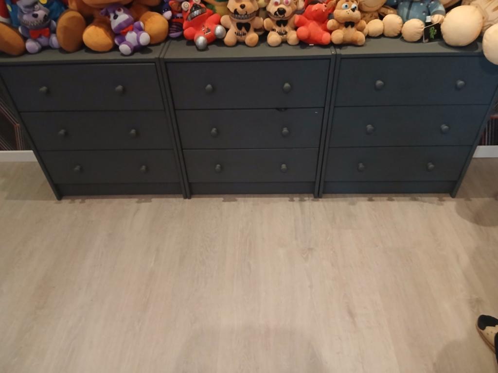 3 grijze kastjes, Ophalen