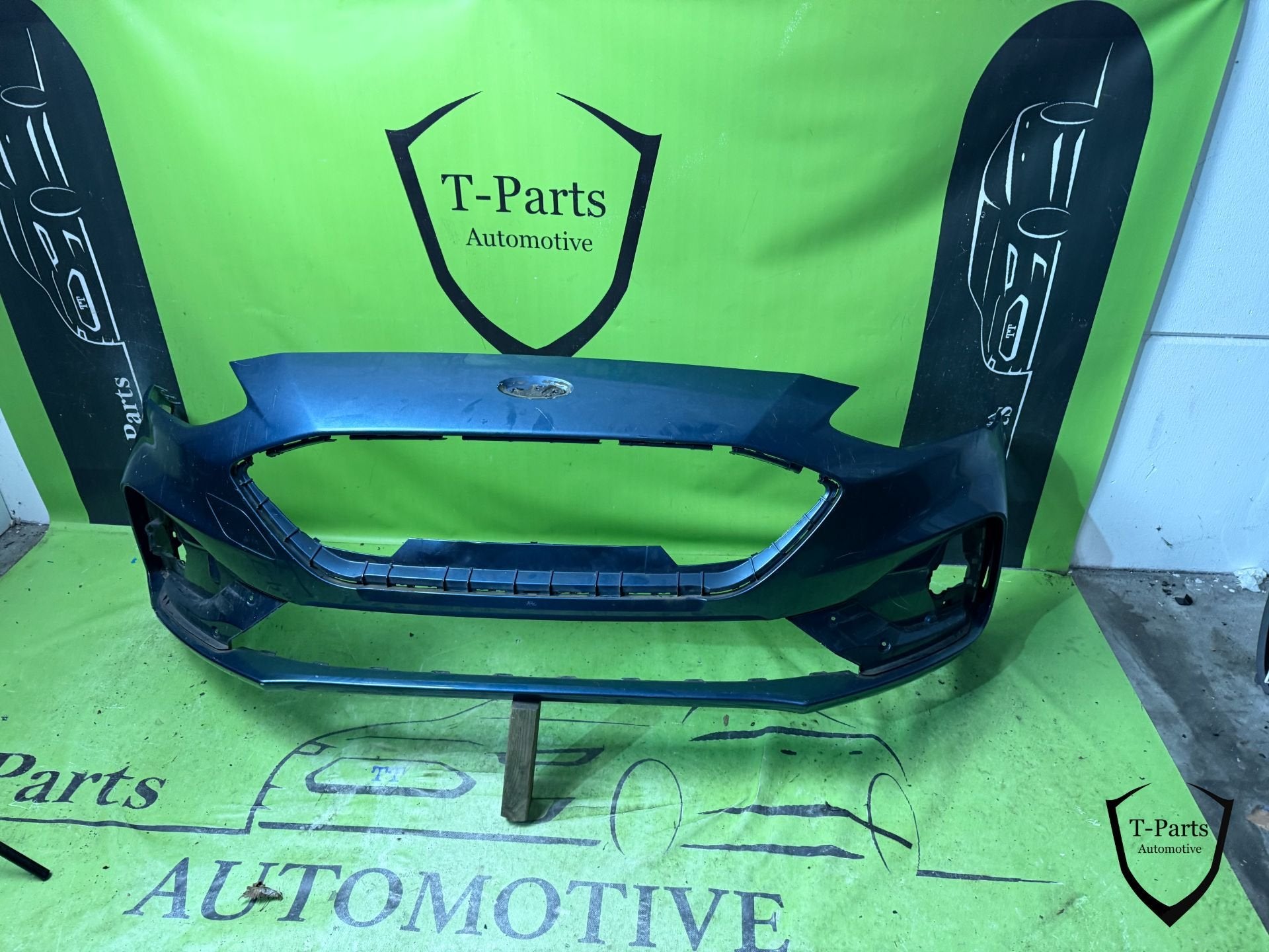Pare-chocs avant Ford Focus ST Line, Autos : Pièces & Accessoires, Pare-chocs, Info@ford.com, Ford Motor Company, American Road 1
48126  Dearborn