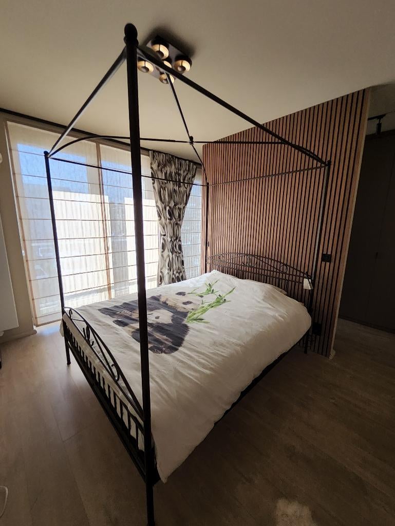 zwart smeedijzer hemelbed met 2 nachtkastjes metglazen blad, Ophalen, Gebruikt, Zwart, Tweepersoons