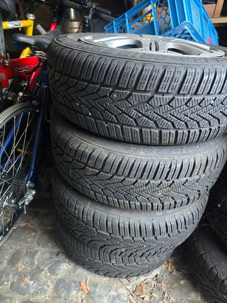 Jeu de 4 pneus hiver sur jante avec enjoliveur, Autos : Pièces & Accessoires, Pneus & Jantes, 15 pouces, Pneus hiver, 185 mm, Pneu(s)