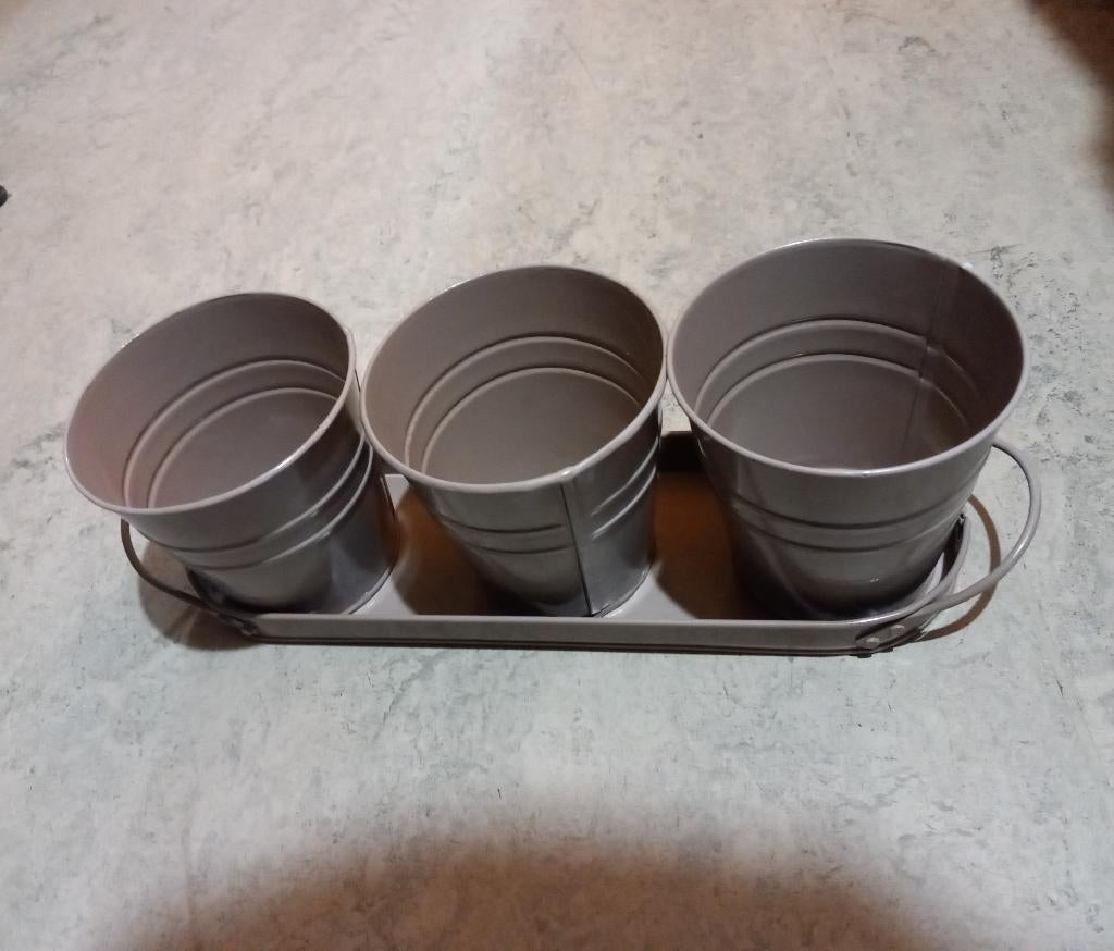 Caches pots en métal avec plateau, Jardin & Terrasse, Moins de 25 cm, Rond, Enlèvement, Utilisé