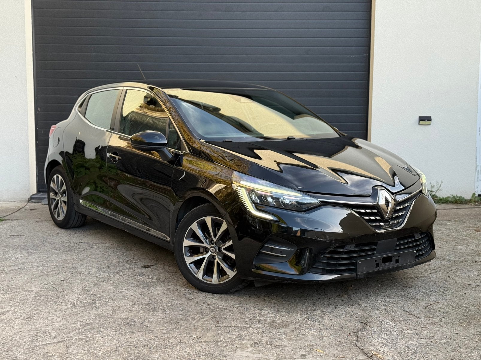 RENAULT CLIO 1.6 E-TECH HYBRIDE INTENS AUTOMAAT 140 PK, Auto's, Automaat, Zwart, Leder, Bedrijf