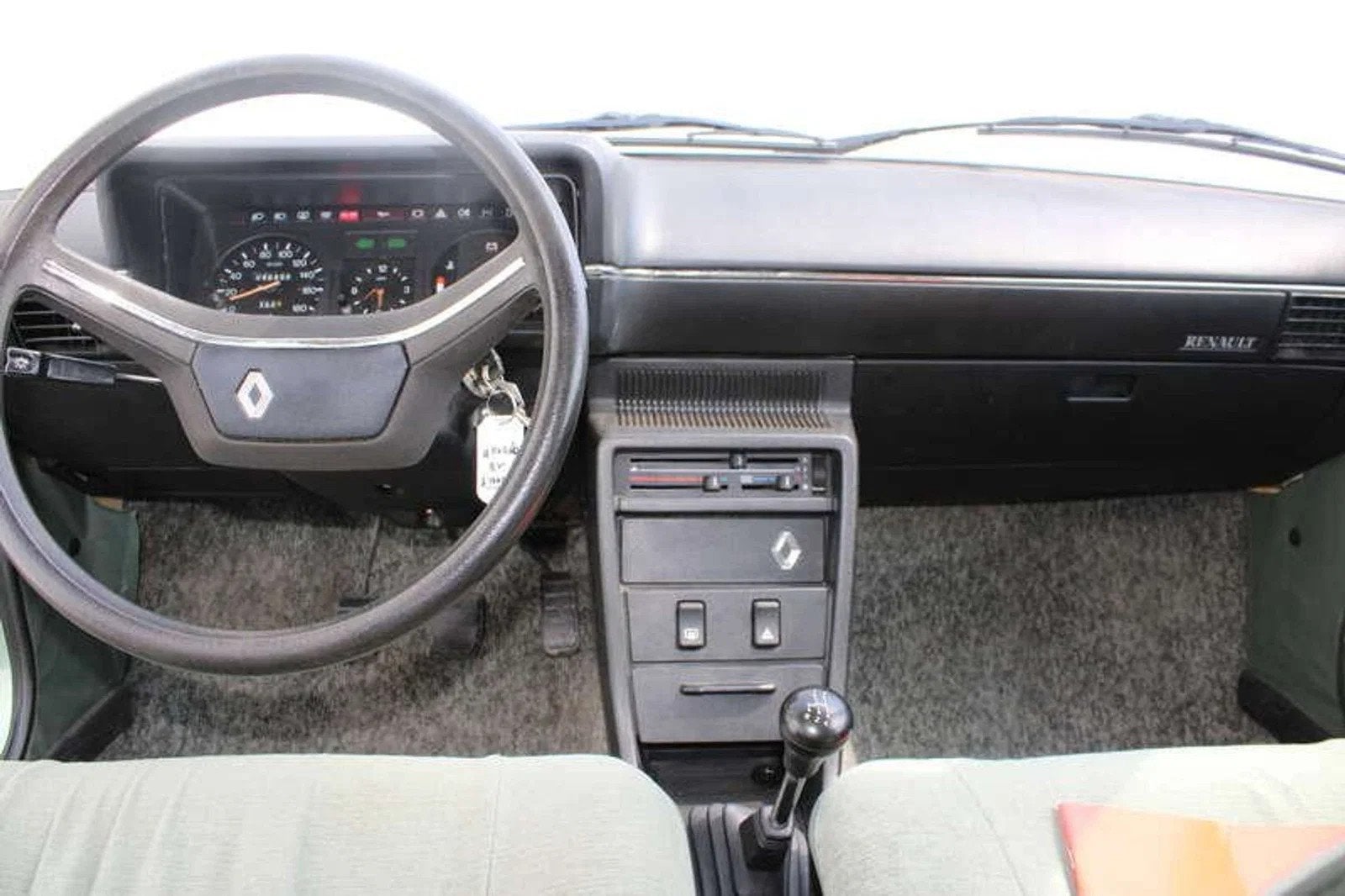 Renault R 18 R 18 GTL met Oldtimerkeuring in Nieuwstaat!, Autos, Achat, Entreprise, https://public.car-pass.be/vhr/91e77472-e85d-4c98-82d2-5c9297fac2d7
