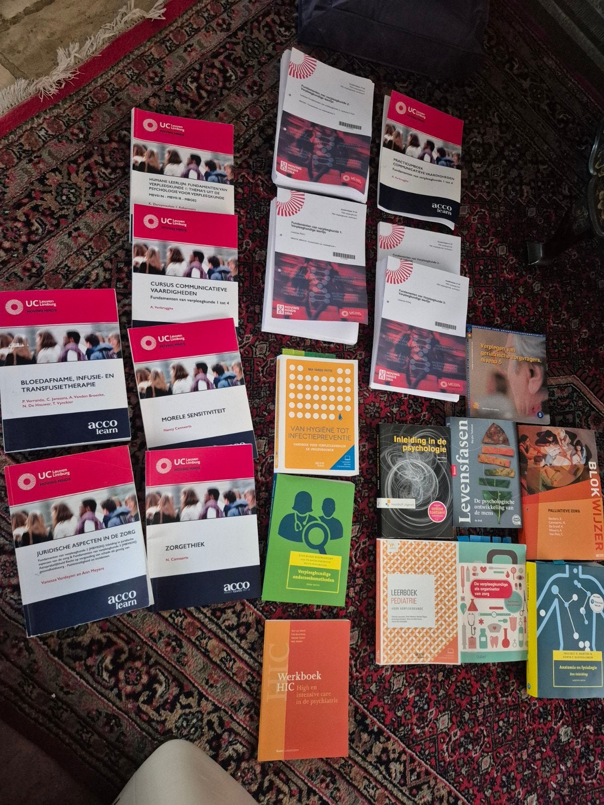 Handboeken verpleegkundige UCLL+uniform, Ophalen of Verzenden