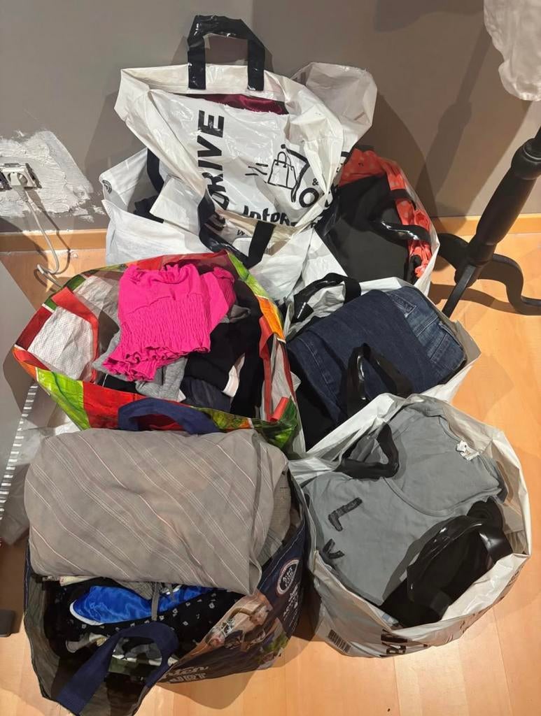 Gros lot de vetements 0,7€ revendeur brocante association, Divers, Lots de brocante, Utilisé, Enlèvement