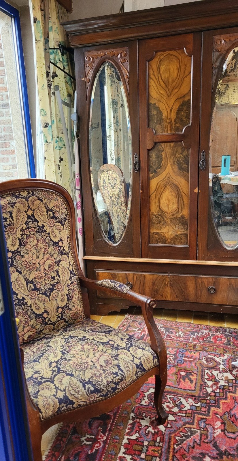 Antieke kast met spiegels (150)  + zetel(120), Antiek en Kunst, Ophalen