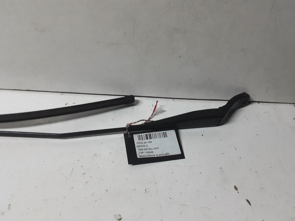 RUITENWISSERARM LINKS VOOR Peugeot 207 SW (WE / WU), Gebruikt, Mevr. I. Hauben, Rue de l'Espoir 34 34
4030  GRIVEGNÉE, BE, Info@Collignon.be