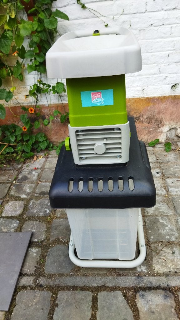 broyeur peu bruyant Central parK IPX4 diam 42 mm max, Jardin & Terrasse, Déchiqueteurs, Électrique, Enlèvement, Utilisé, Bac de ramassage