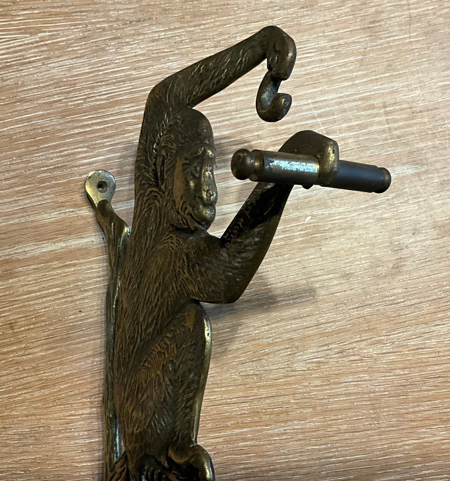 Bronzen aapje zittend op een tak, Ophalen of Verzenden, Zo goed als nieuw