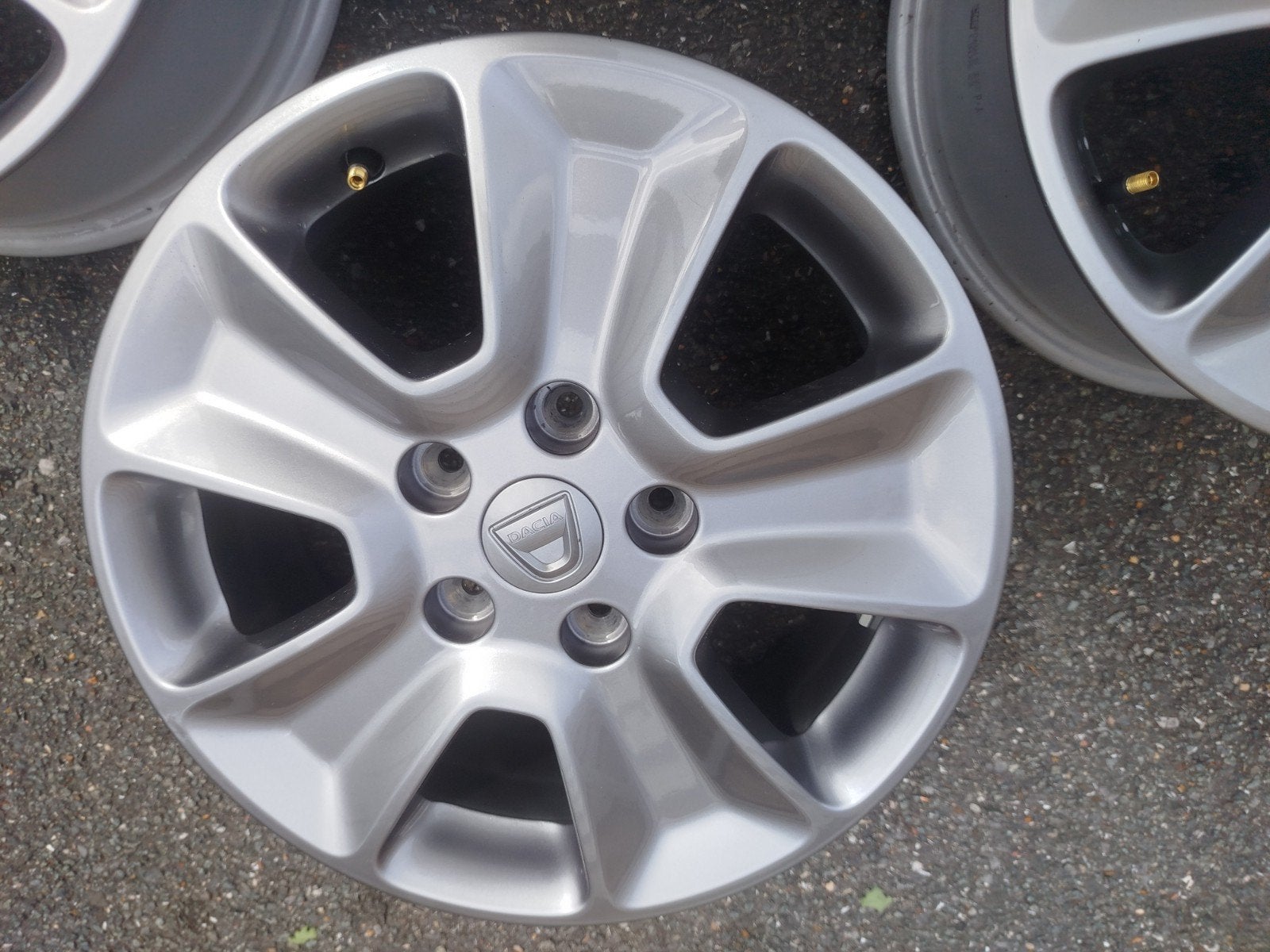 dacia duster velgen in nieuwe staat 16inch (zoekertje lezen!, Auto-onderdelen, Banden en Velgen, Velg(en), All Season, 16 inch