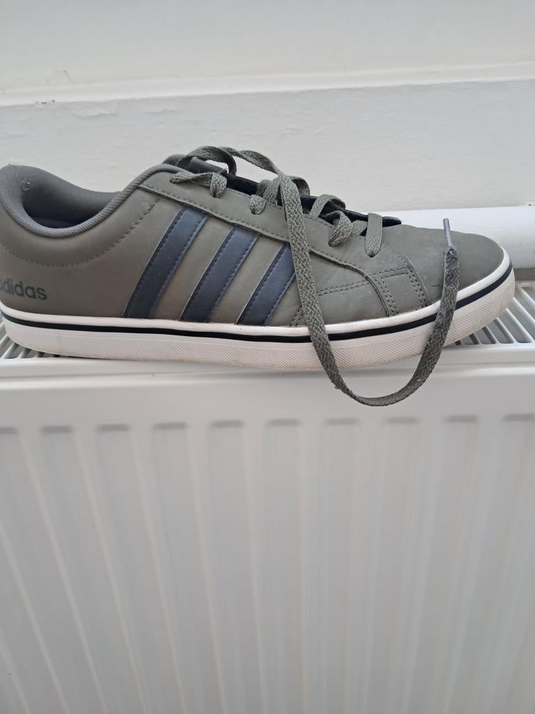 Vend chaussure bascket adidas, Vêtements | Hommes, Chaussures