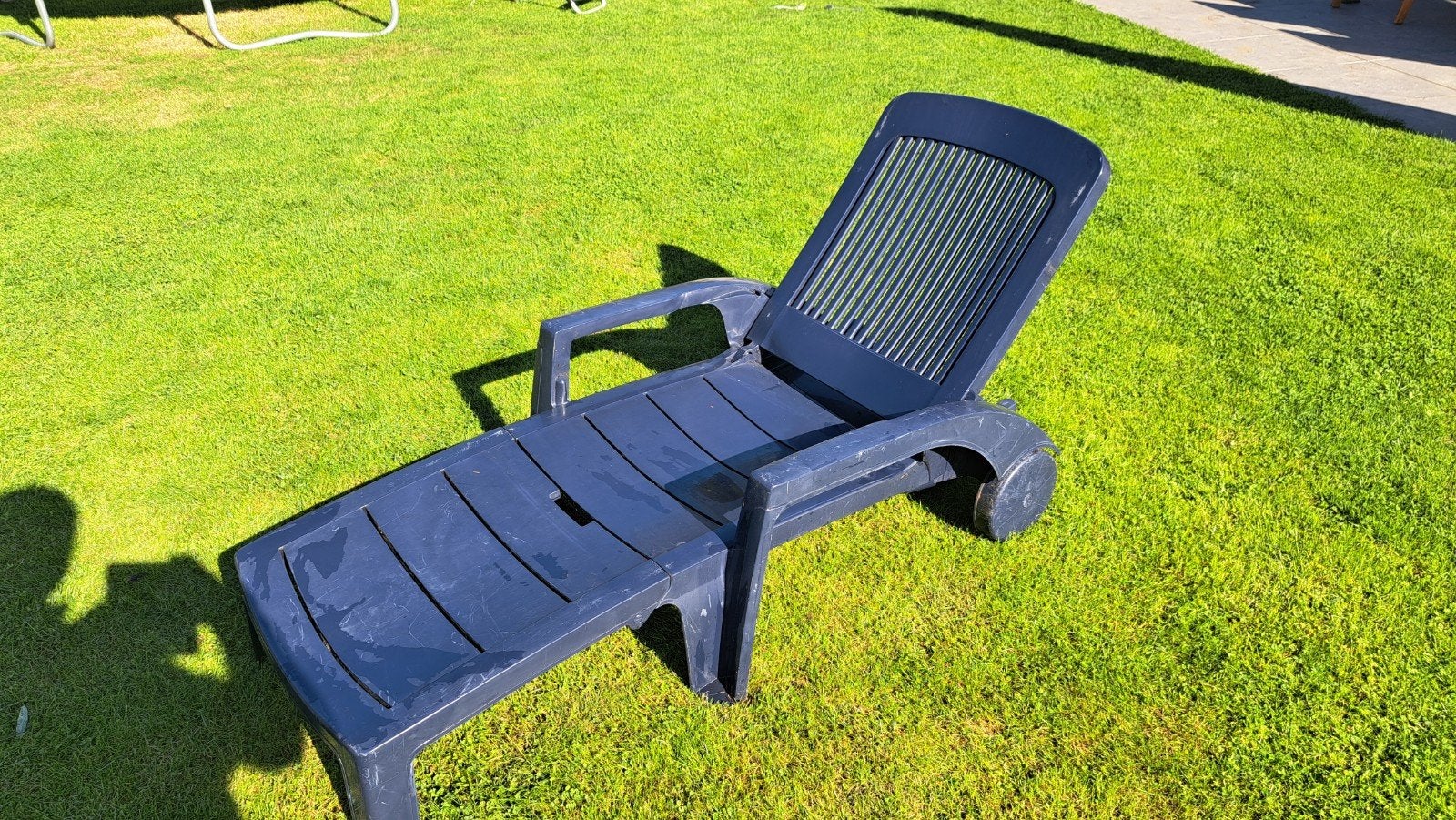 Ligbed Grosfillex blauw, gratis af te halen., Tuin en Terras, Ophalen, Gebruikt, Kunststof, Inklapbaar