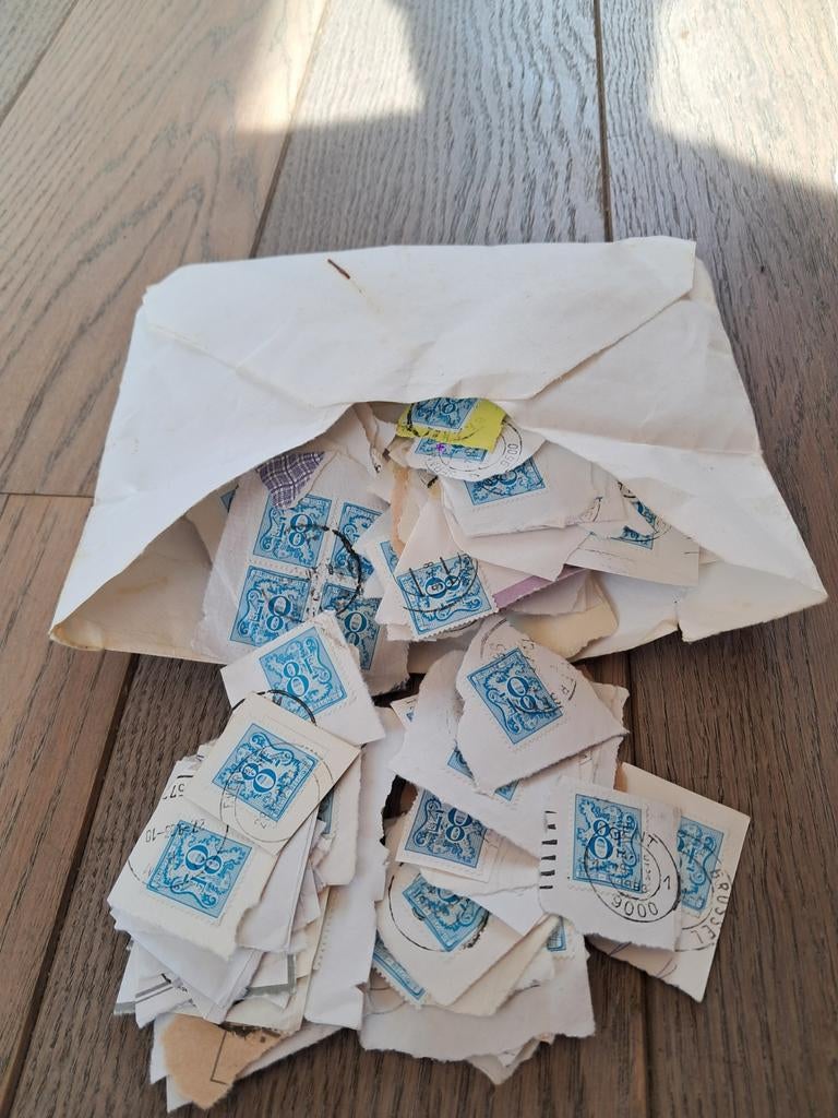 Lot de timbres belges inachevés de 8 Bf., avec Lion, Enlèvement ou Envoi