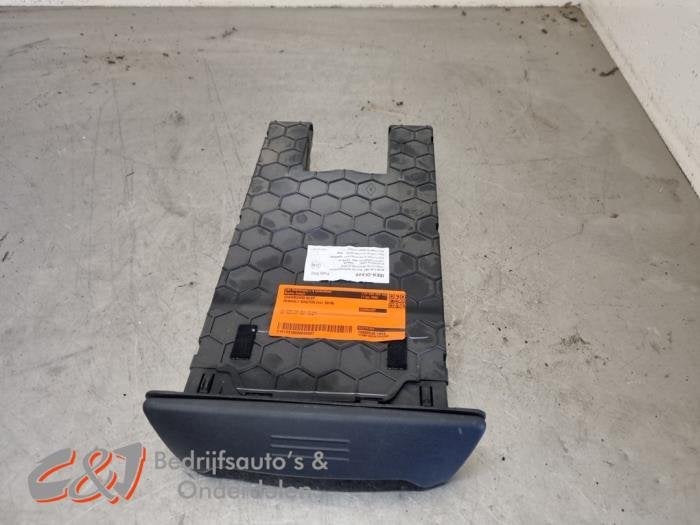 Dashboard klep van een Renault Master, Gebruikt, -, Renault, -