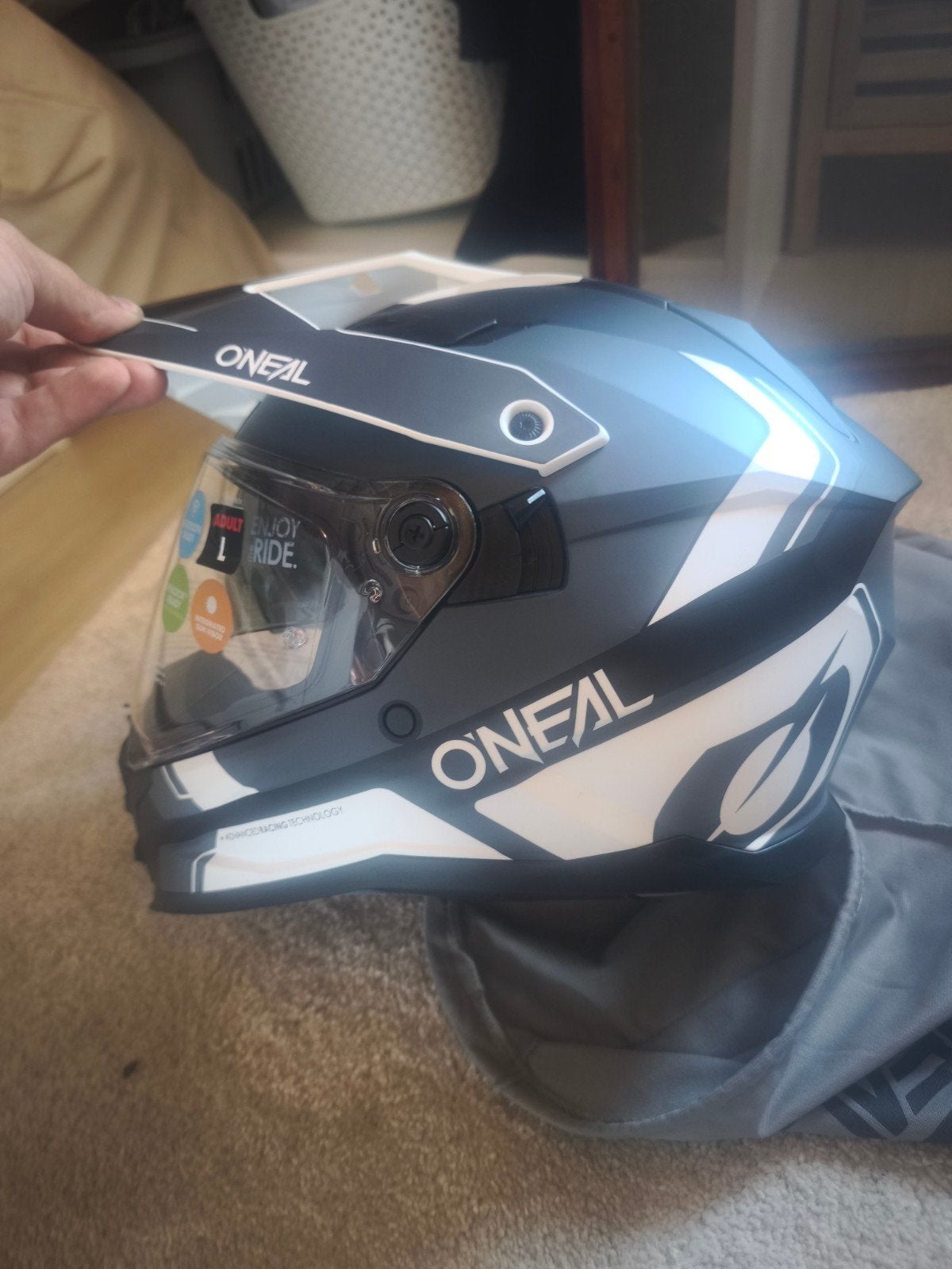 O'NEIL helm / NIEUW, Ophalen