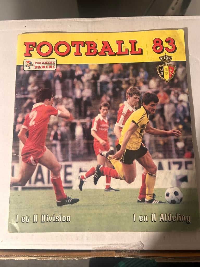 Panini 1983 voetbal 1ste en 2de klasse, Ophalen of Verzenden, Gelezen, Balsport