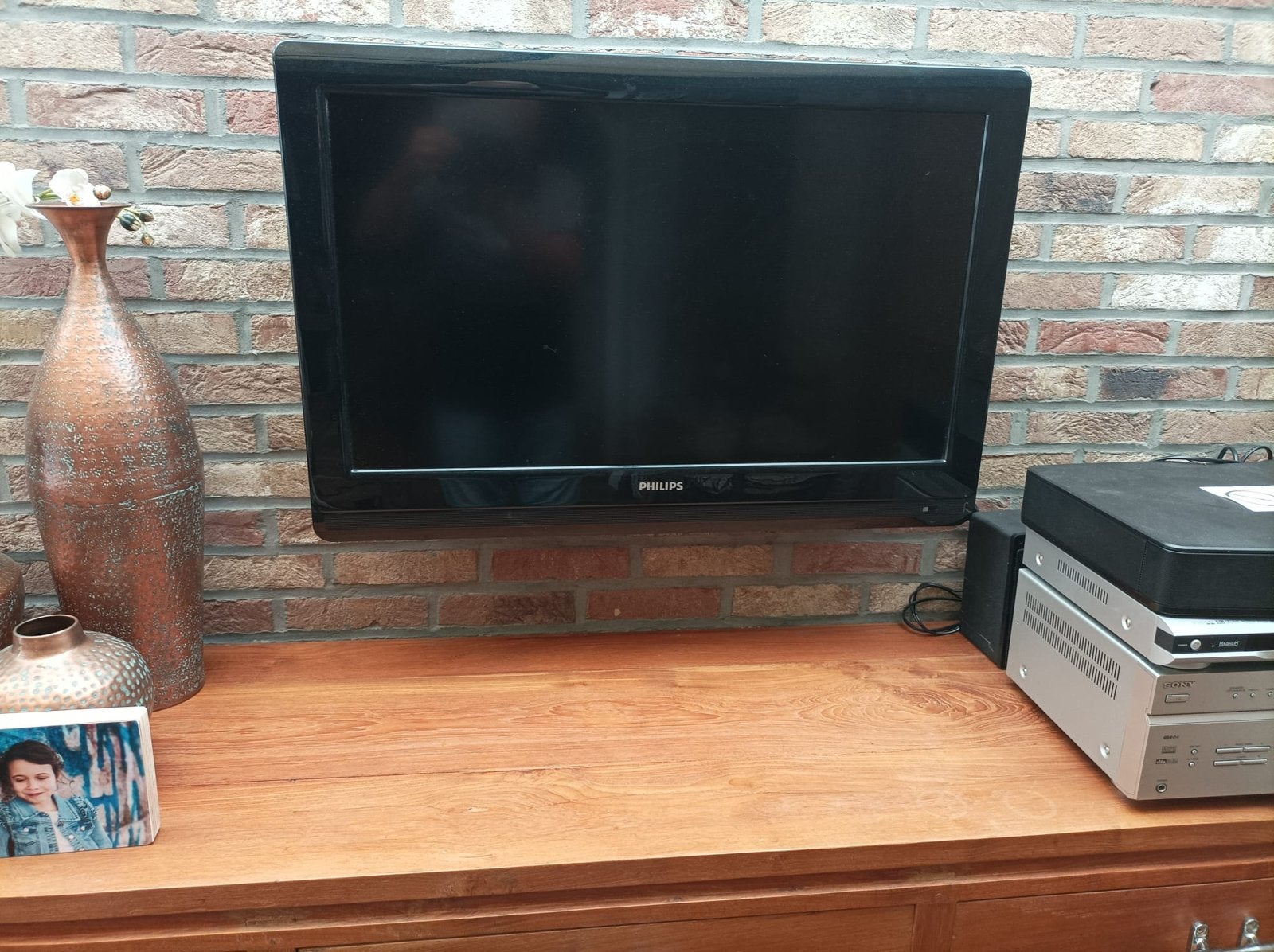 Platte kleuren TV Philips 83 cm x 53 cm met muurbeugel, Antiquités & Art, Enlèvement