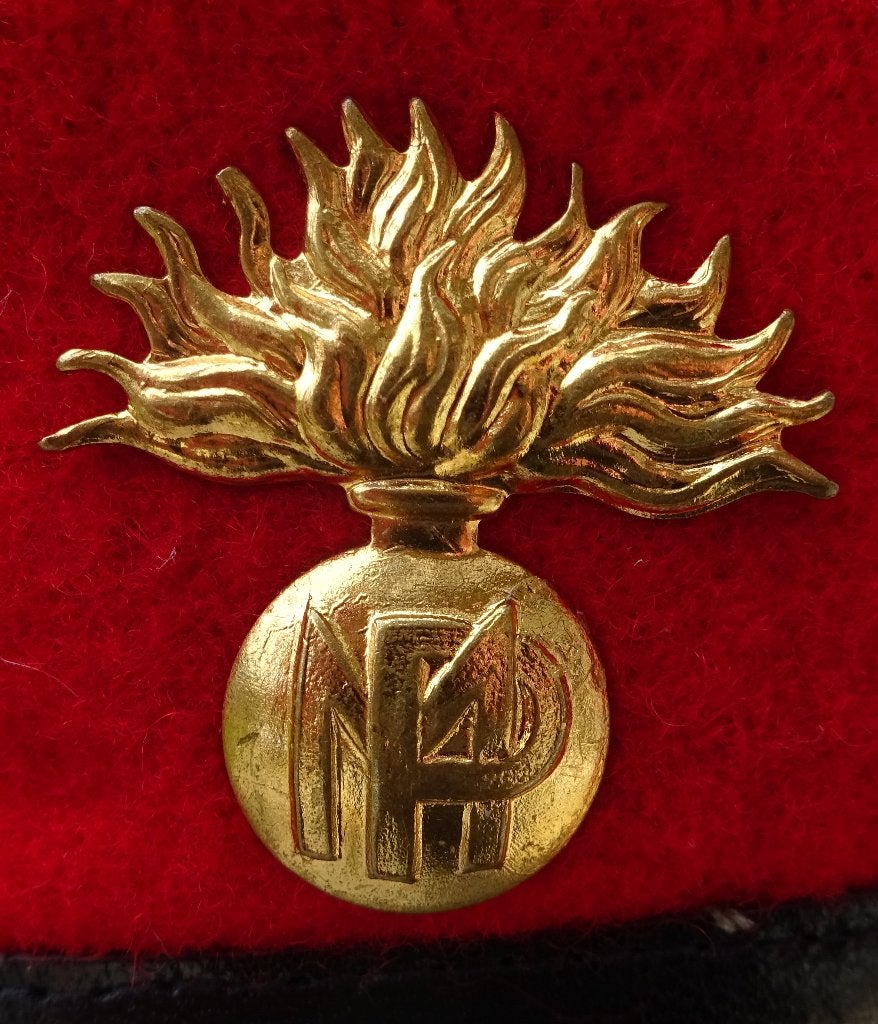 BELGIQUE: ABL / POLICE MILITAIRE - BERET ROUGE AVEC INSIGNE, Envoi, Armée de terre, Casque ou Béret