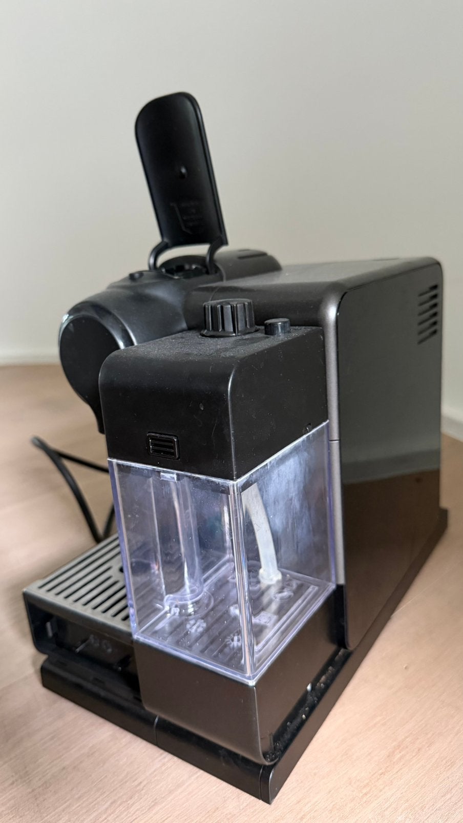 Nespresso DeLonghi met cappuccino, Ophalen, Zo goed als nieuw