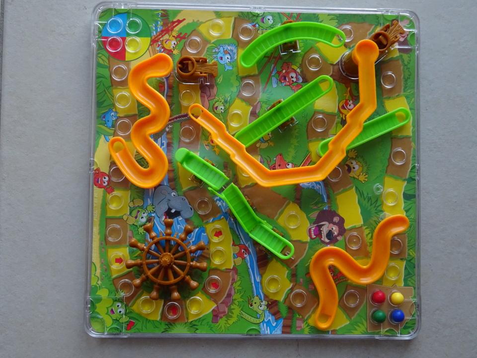 Slangen en ladders bordspel 3 + 1 gratis, Ophalen of Verzenden, Zo goed als nieuw, Knutselen