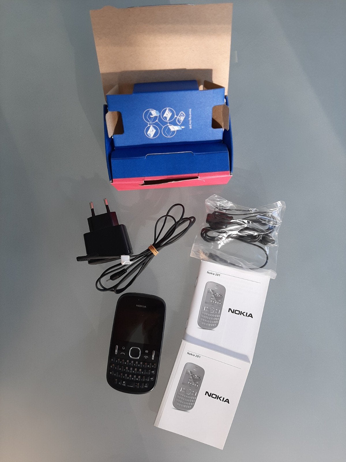 GSM Nokia  Asha 201 zwart / lader / oortjes weg is weg, Télécoms, Enlèvement ou Envoi, Noir
