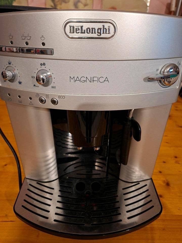 Machine a grain delonghi, Réservoir d'eau amovible, Enlèvement ou Envoi, Combiné, 2 à 4 tasses