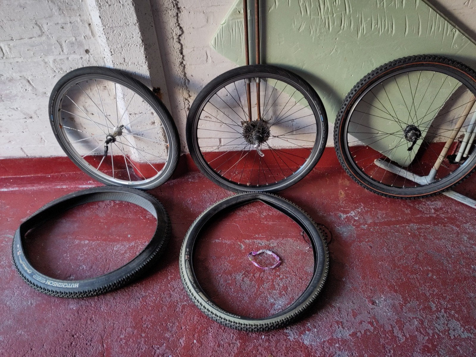 3 roues VTT. 2 pneus slick schwalbe  2 Hutch Python, Enlèvement ou Envoi, Pneu