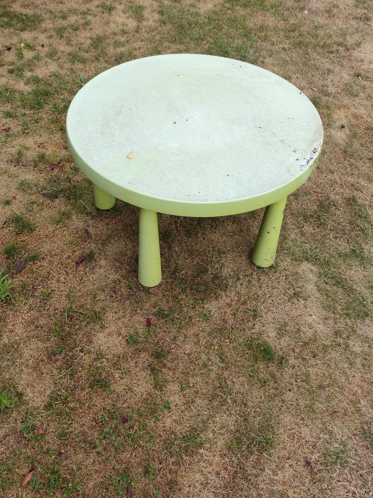 Kindertafel, Enlèvement