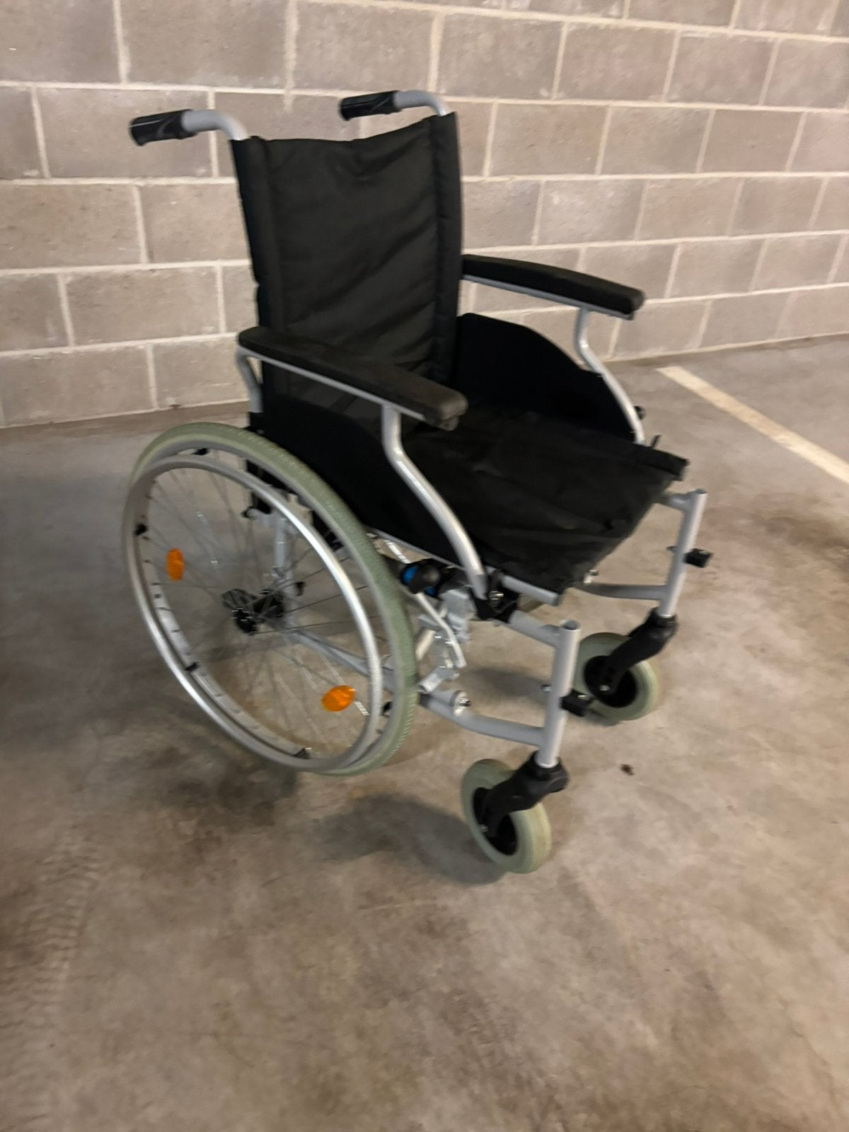 Fauteuil roulant (pliable/léger), Enlèvement, Comme neuf