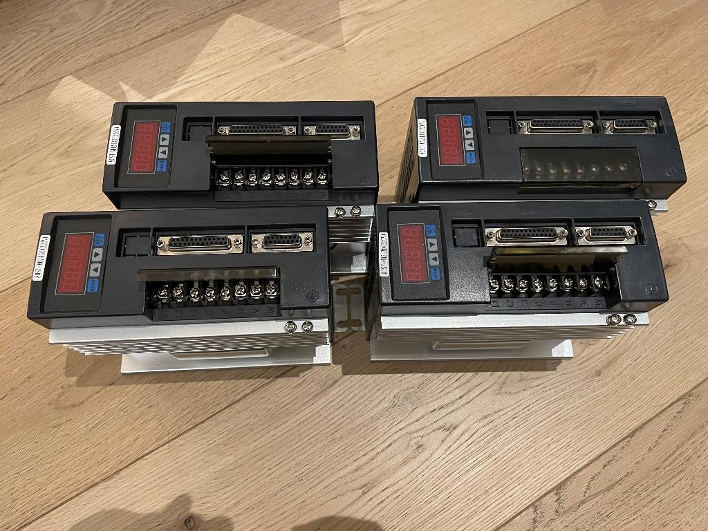 4 Drivers  AASD-15A (pour Servomoteurs) — Comme neufs (30h), Divers, Divers Autre, Neuf, Enlèvement ou Envoi