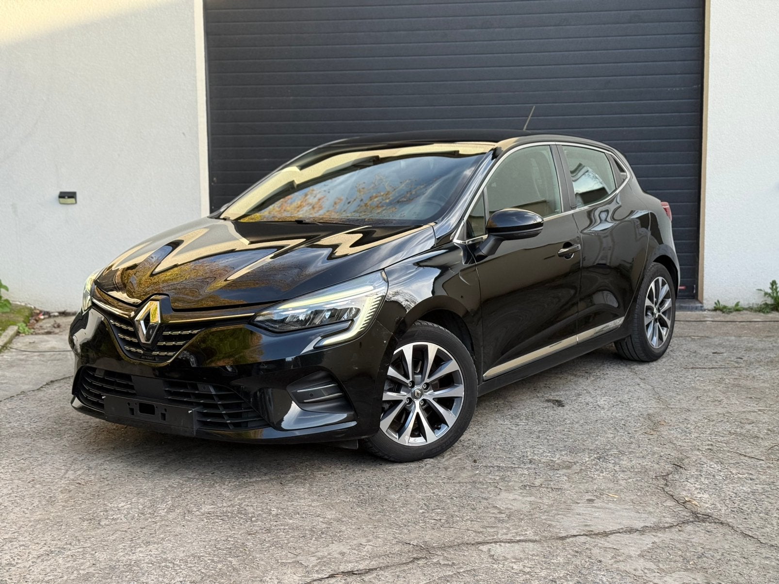 RENAULT CLIO 1.6 E-TECH HYBRIDE INTENS AUTOMAAT 140 PK, Auto's, Automaat, Zwart, Leder, Bedrijf