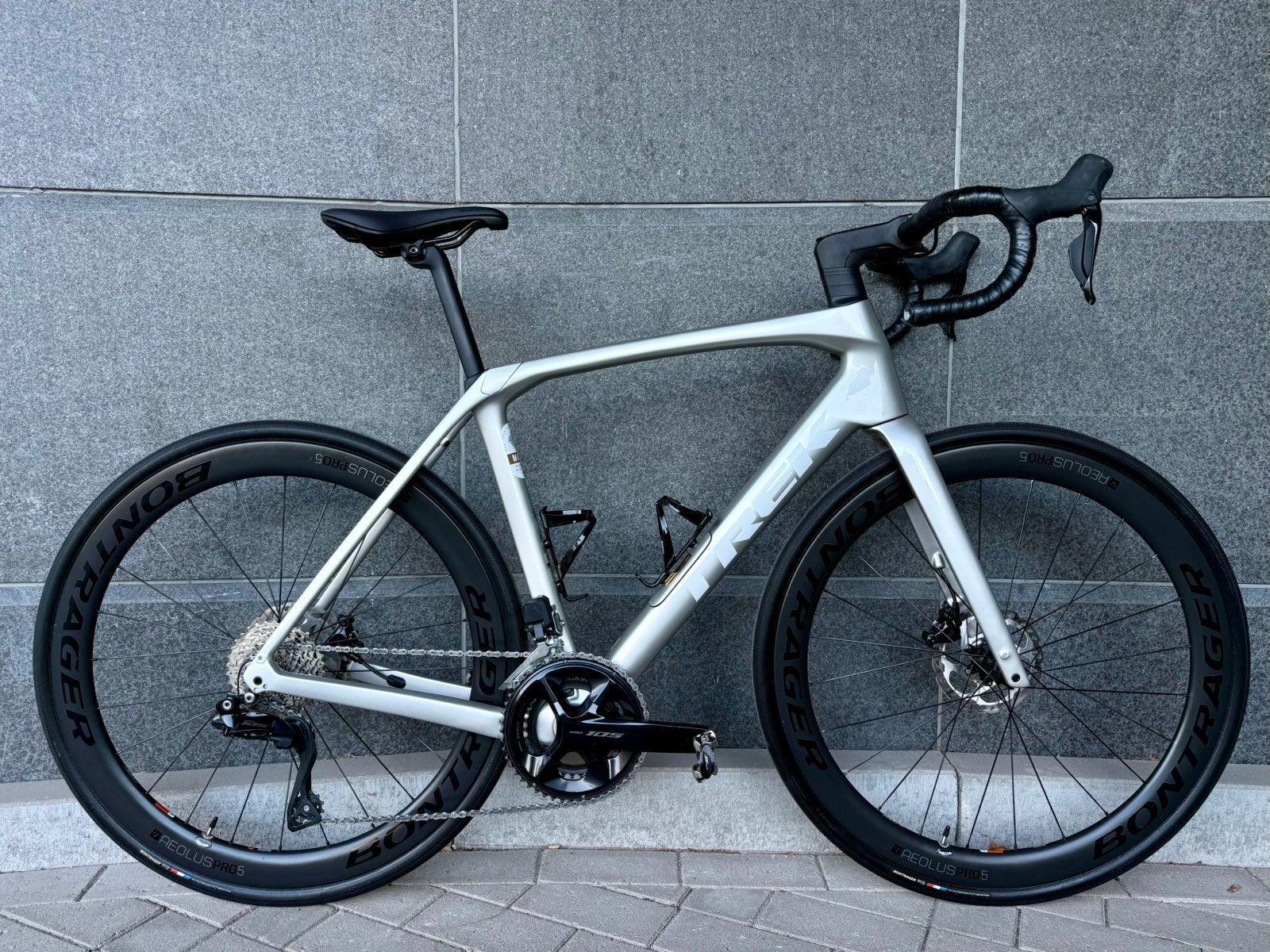 Trek Domane SL6 Gen 4 - 2025 [56cm], Fietsen en Brommers, Fietsen | Racefietsen, 28 inch, Heren, Zo goed als nieuw, Meer dan 20 versnellingen