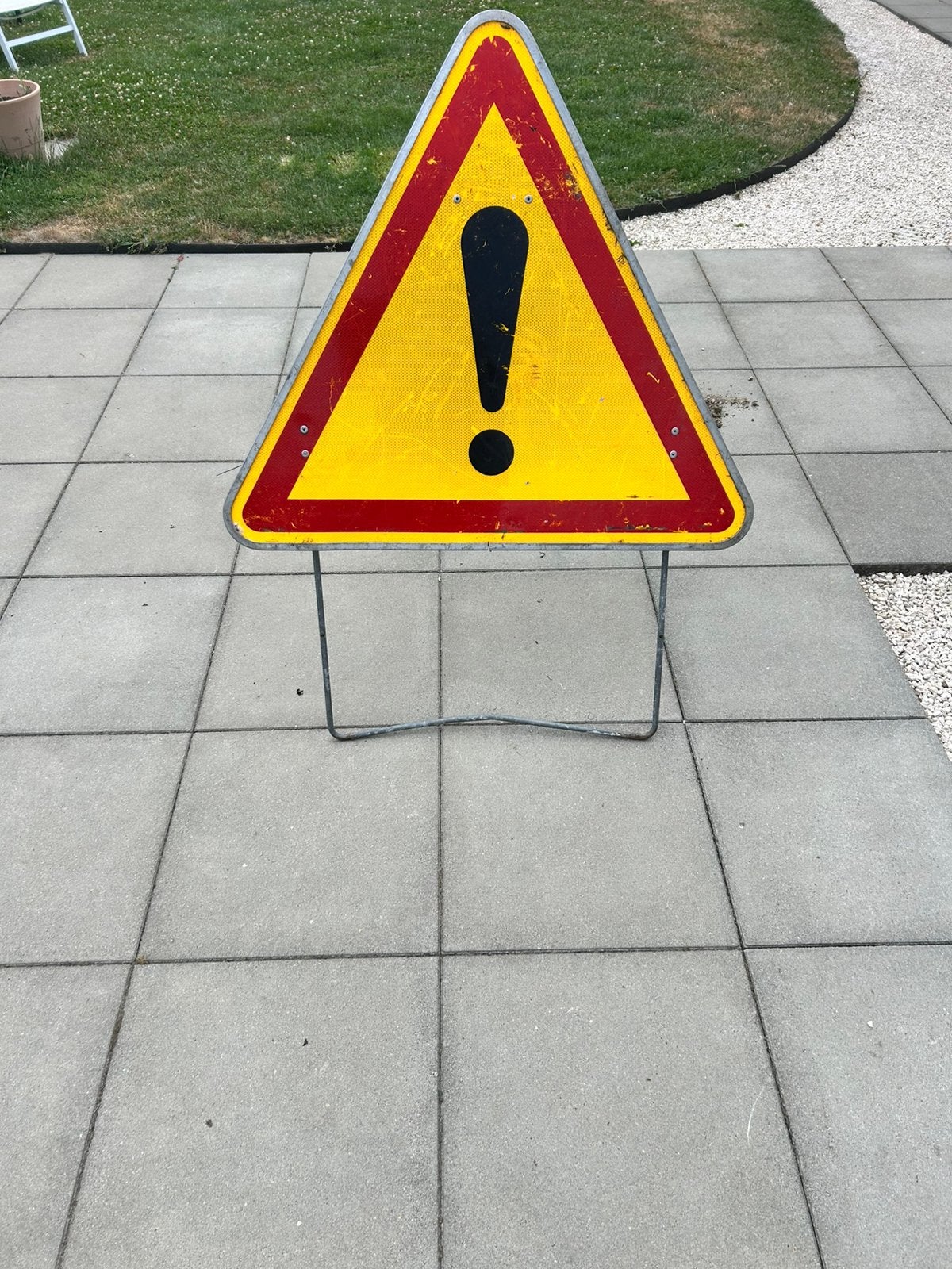 Waarschuwingsbord / Verkeersbord “!” op inklapbaar statief, Ophalen