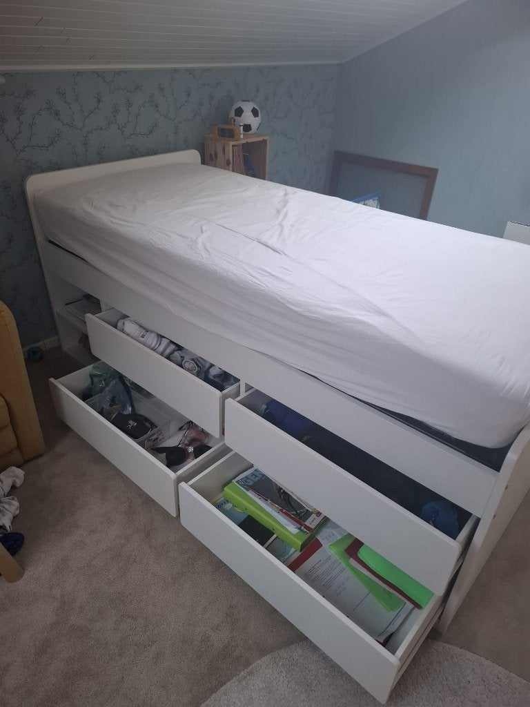 Lit avec rangement - Modèle Släkt Ikea, Maison & Meubles, Chambre à coucher | Lits boxsprings, Comme neuf, 90 cm, 200 cm, Une personne