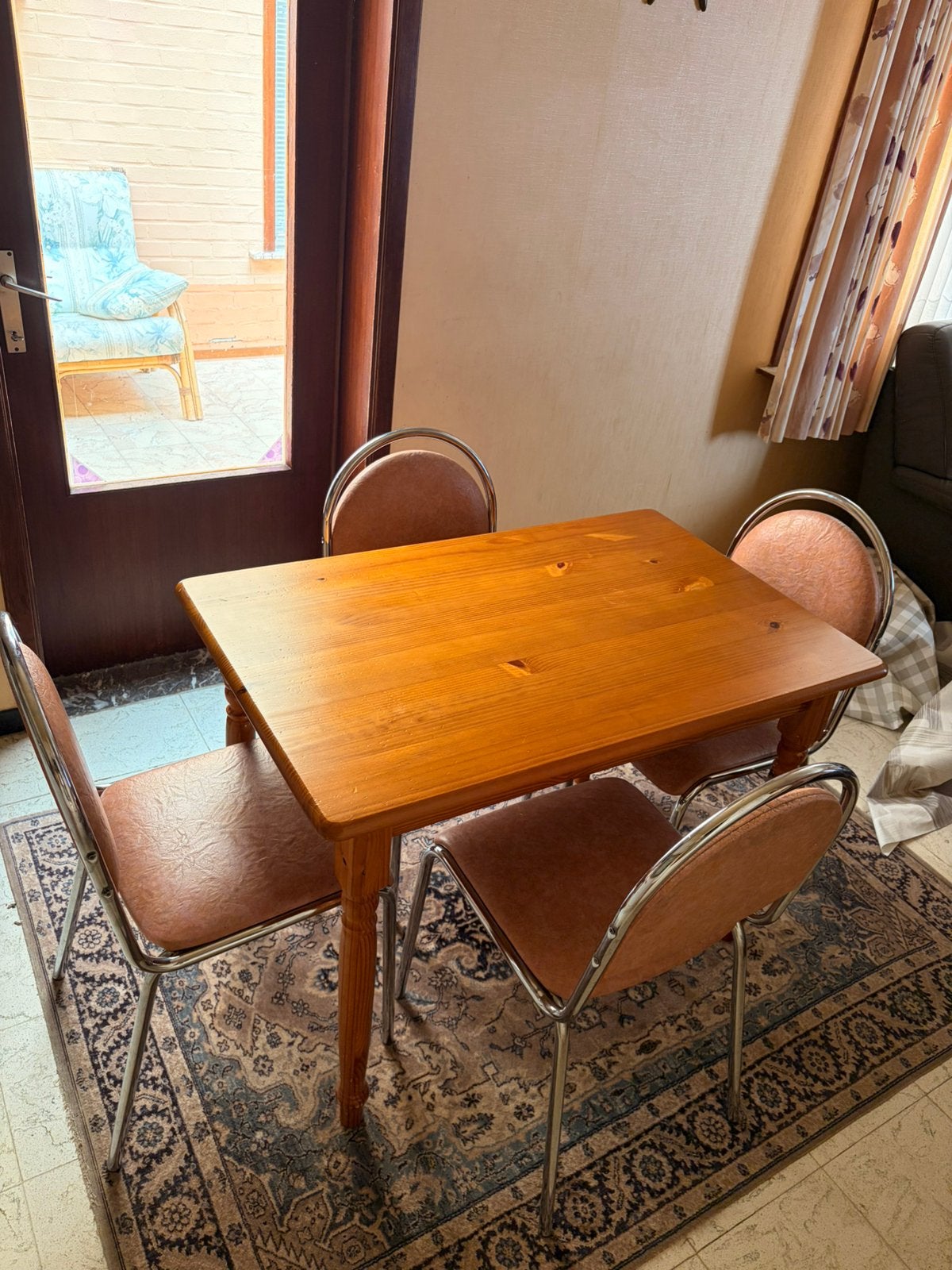 Massief grenen eettafel met 4 stoelen, Ophalen, Gebruikt, 100 tot 150 cm, 50 tot 100 cm
