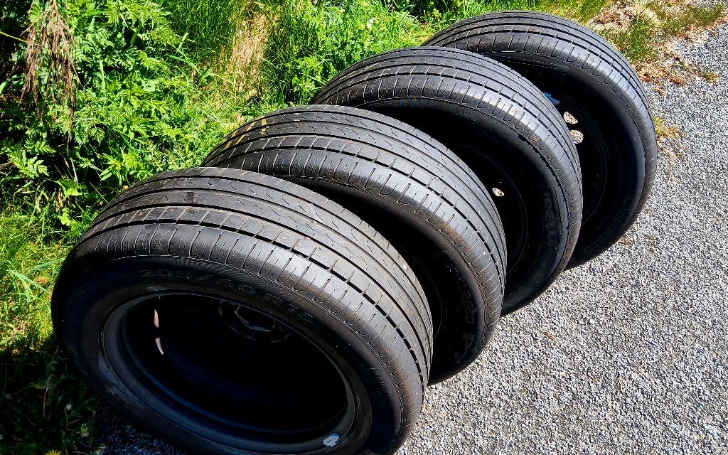 Pneus été Pirelli 205/60-16 sur jantes Volkswagen, Autos : Pièces & Accessoires, Pneus et Jantes, 16 pouces, Pneus été, 205 mm