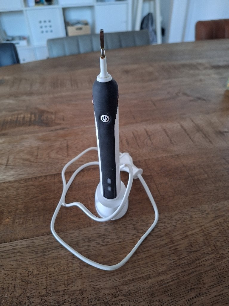 Elektrische tandenborstel, Handtassen en Accessoires, Uiterlijk | Mondverzorging, Ophalen, Gebruikt, Tandenborstel