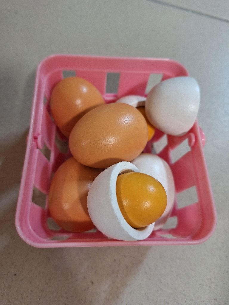 Winkelmandje met eieren, Kinderen en Baby's, Ophalen of Verzenden, Gebruikt, Hout, Speelkeuken-accessoire