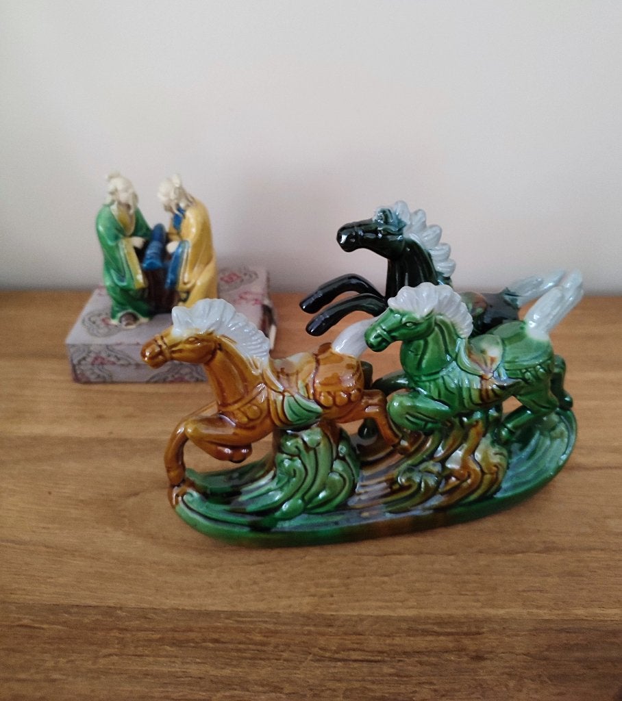 Chine, pièce rare: trois chevaux au galop, style Tang, Sculpture, Pierre/céramique, Chine, Fait main