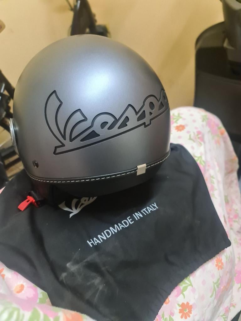 Helm Vespa, Ophalen