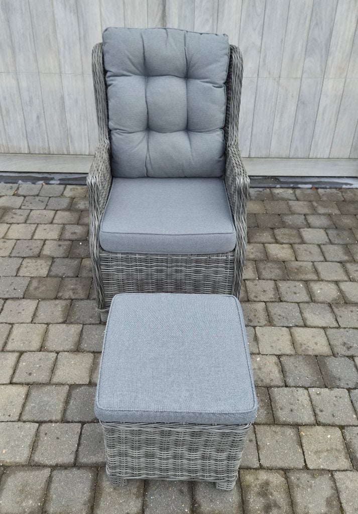 Grijze wicker verstelbare tuinstoel met voetenbankje, Tuin en Terras, Tuinstoelen, Zo goed als nieuw, Wicker, Verstelbaar, Ophalen