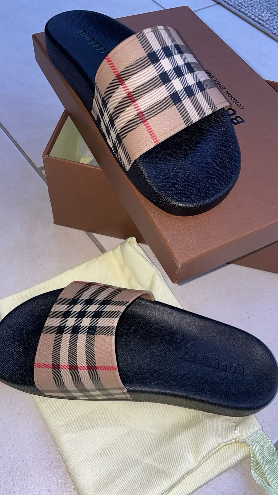 Claquette Burberry, Vêtements | Hommes, Enlèvement, Comme neuf
