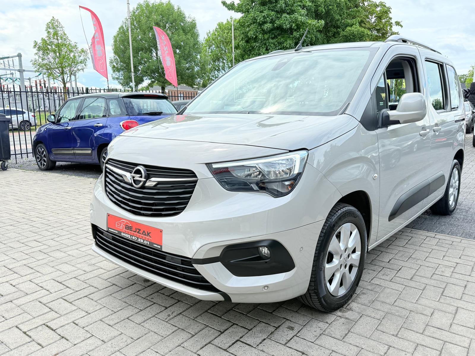 Opel Combo life 1.2i turbo Nieuwstaat 2020 Face-lift led, Auto's, Euro 6, Bedrijf, Handgeschakeld, https://public.car-pass.be/vhr/b875fff0-3d61-4c3c-83f1-a1325e8b9f30