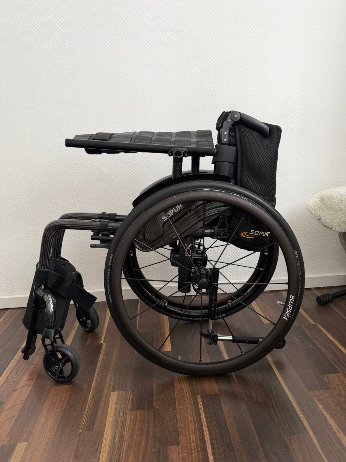 Actieve rolstoel Krypton F van carbon – als nieuw, 8,3 kg!, Ophalen, Zo goed als nieuw